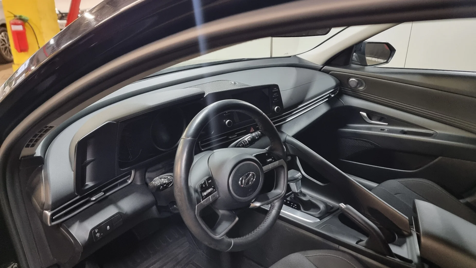 Hyundai Elantra photo